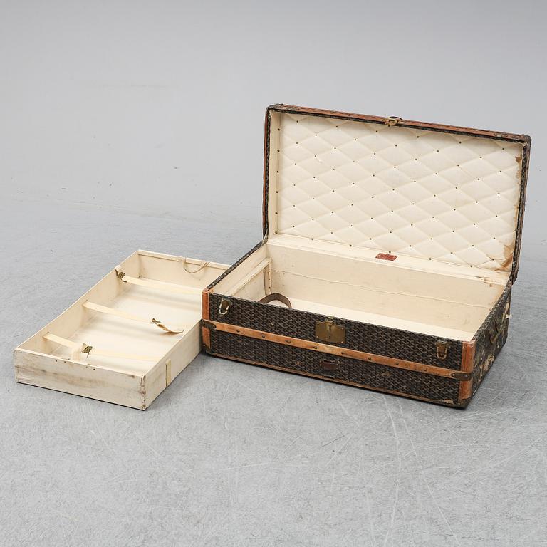 A Goyard vintage trunk from around 1900.