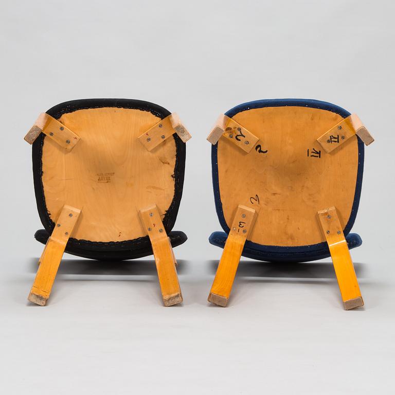 Alvar Aalto, Two mid-20th century '62' chairs for O.Y. Huonekalu- ja Rakennustyötehdas A.B.