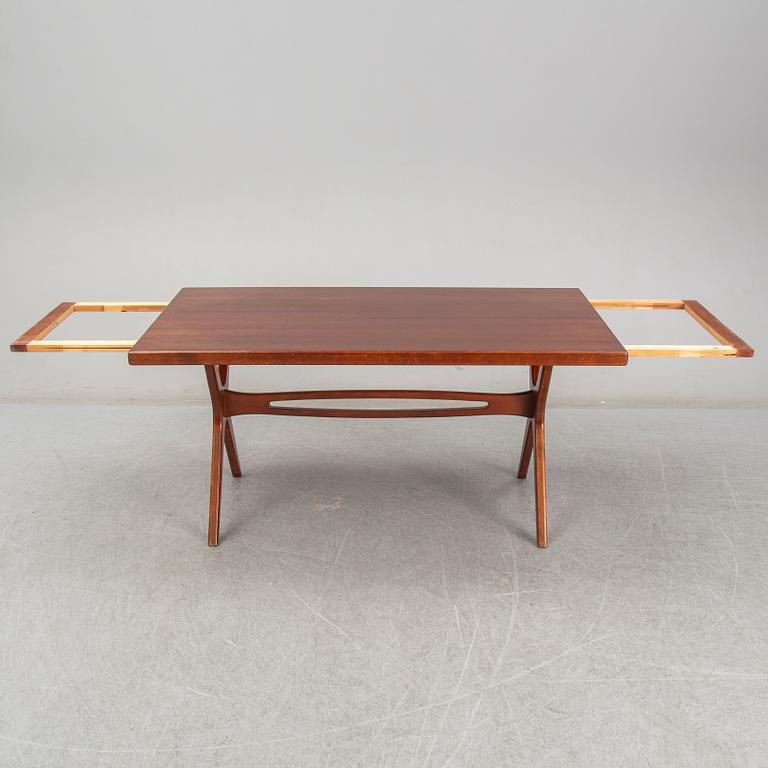 A mid 20th Century dinner table.