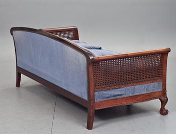 SOFFGRUPP, 4 delar, Chippendalestil, 1900-talets andra hälft.