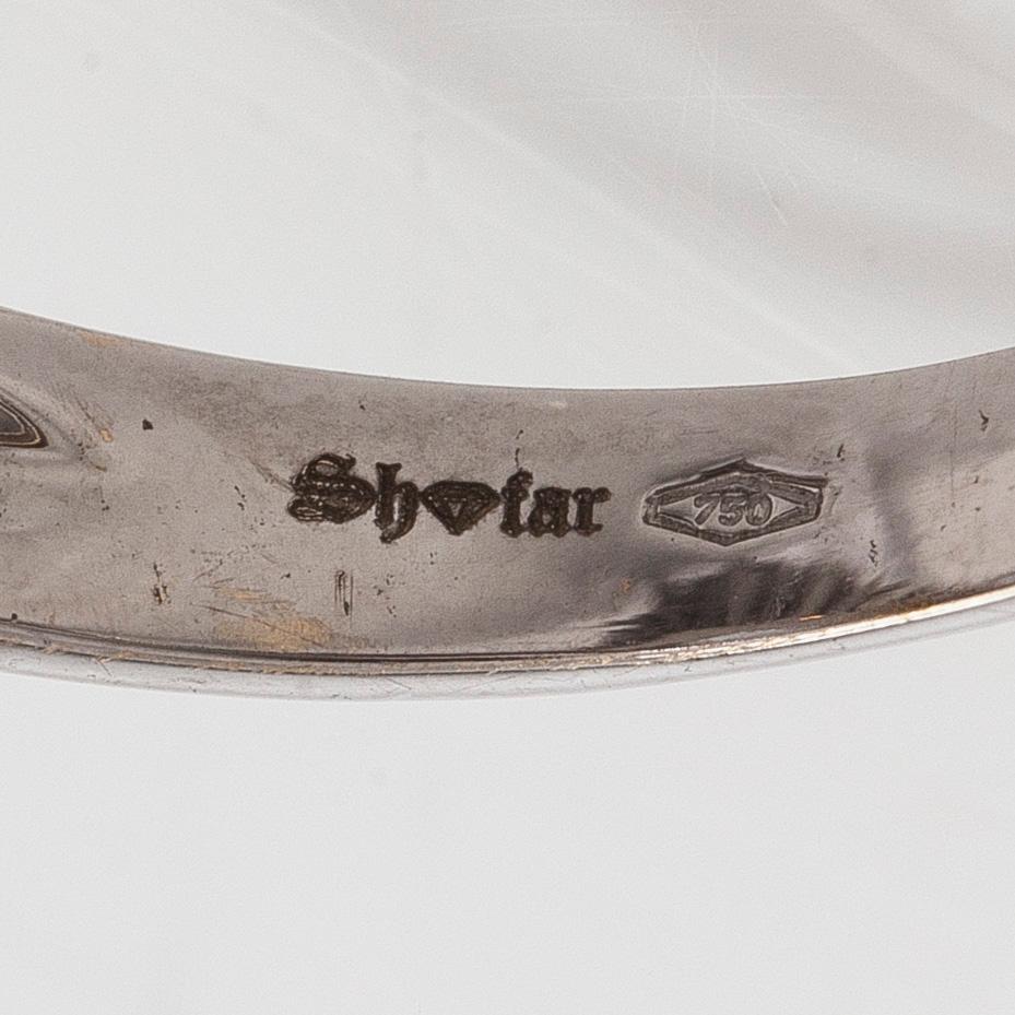 Sormus, viistehiottu akvamariini, briljanttihiotut timantit, 18K valkokultaa.