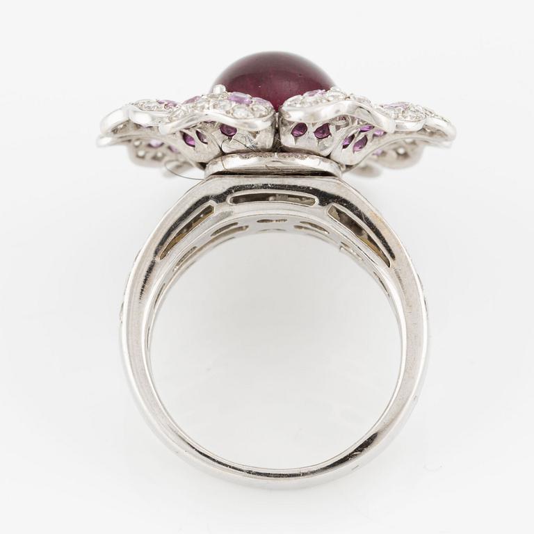 Ring, Gianni Lazzaro, 18K white gold in the shape of a flower with cabochon-cut tourmaline, pink sapphires, brilliant-cut diamonds.