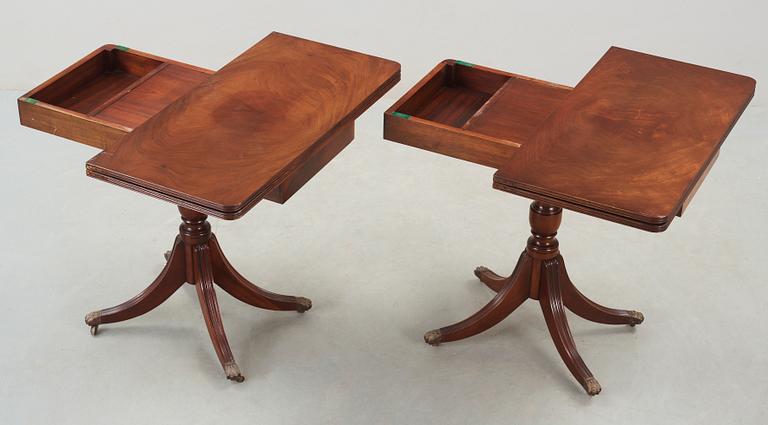 SPELBORD, ett par. Engelsk stil, 1900-tal.