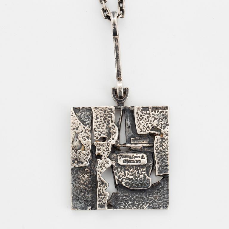 Jorma Laine, pendant with chain in silver.