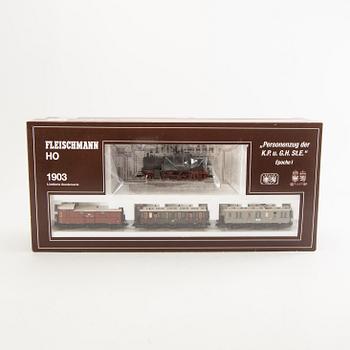 Fleischmann, 4 tågset, 1902, 1903, 1885 samt 391102, H0.