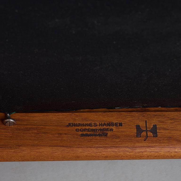 HANS J WEGNER, karmstolar, ett par "The Chair", Johannes Hansen, Danmark 1950-60-tal.