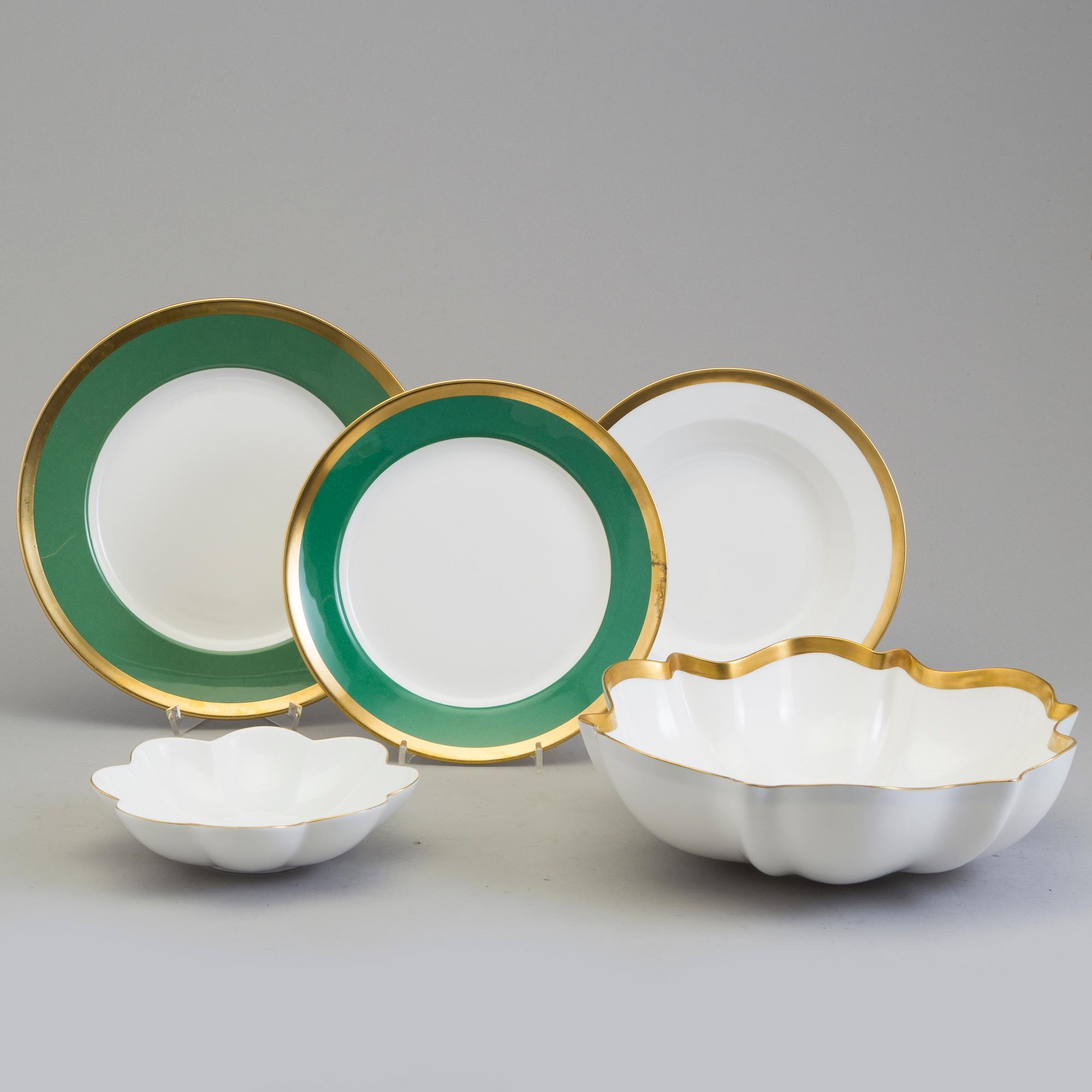 KARIN BJÖRQUIST, a 42 pcs Nobel porcelain dinner service.