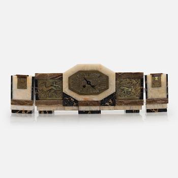 bordsklocka och garnityrer, ett par, Société Clusienne d'Horlogerie, Frankrike  1930-tal.