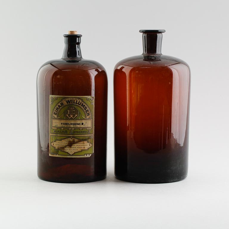 APOTEKSFLASKOR, 2 st, glas, 1900-talets första hälft.