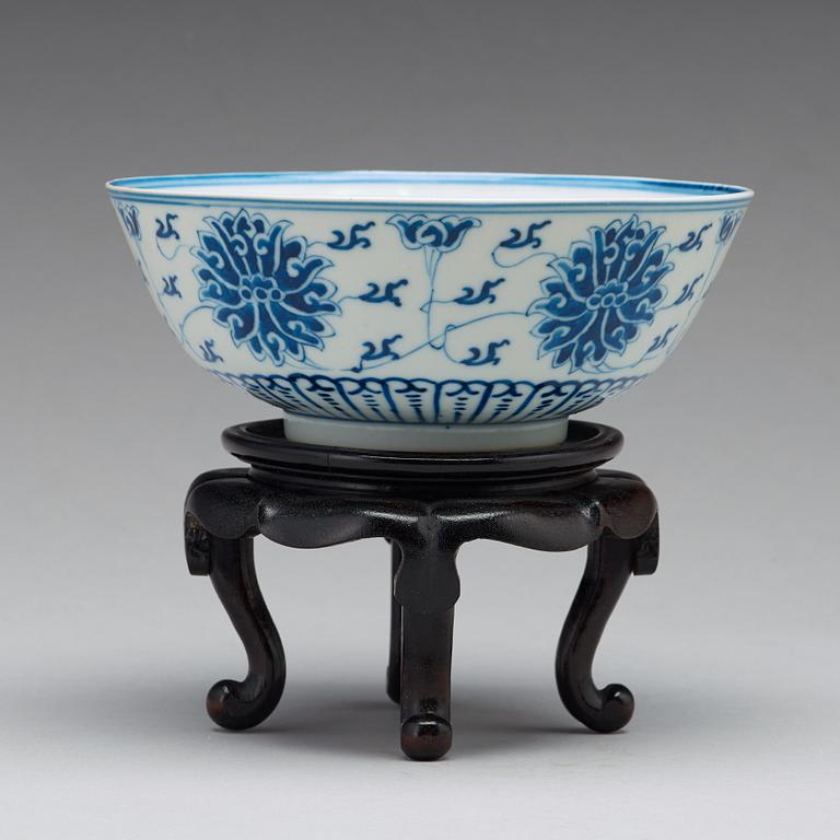 A blue and white 'lotus' bowl, late Qingdynasty with Guangxus six character mark.