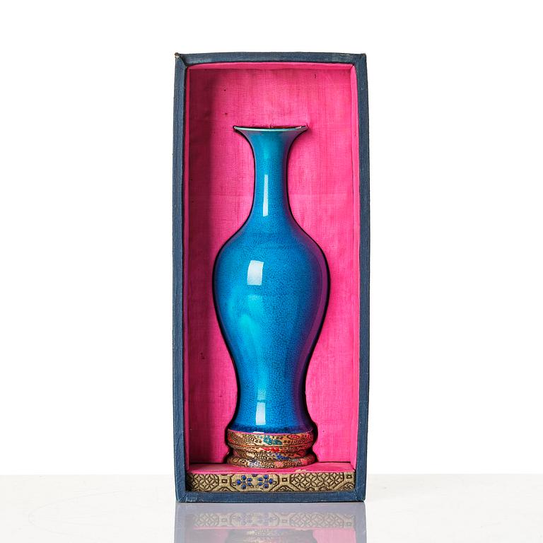 A turquoise glazed 'amfora' vase, Qing dynasty, Kangxi (1662-1722).