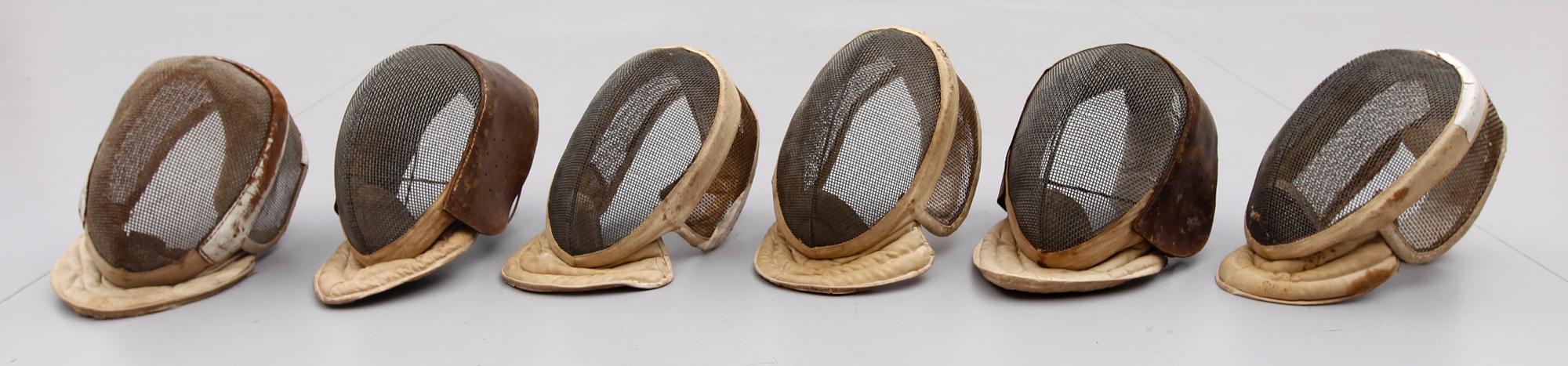 HJÄLMAR FÖR FÄKTNING, 6 st, 1900-tal.