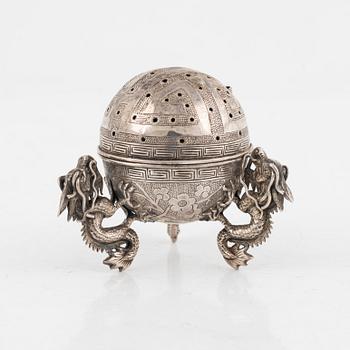 Saltströare, silver, Kina, omkring 1900.