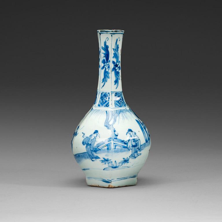 A blue and white bottle, Transition 17th century.