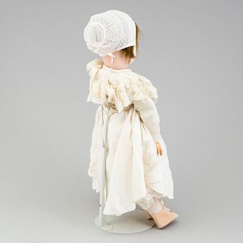 A KÄMMER & REINHARDT/SIMON & HALBIG porcelain doll ca 1916.