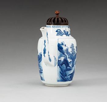 A blue and white ewer, Qing dynasty, Kangxi (1662-1722).