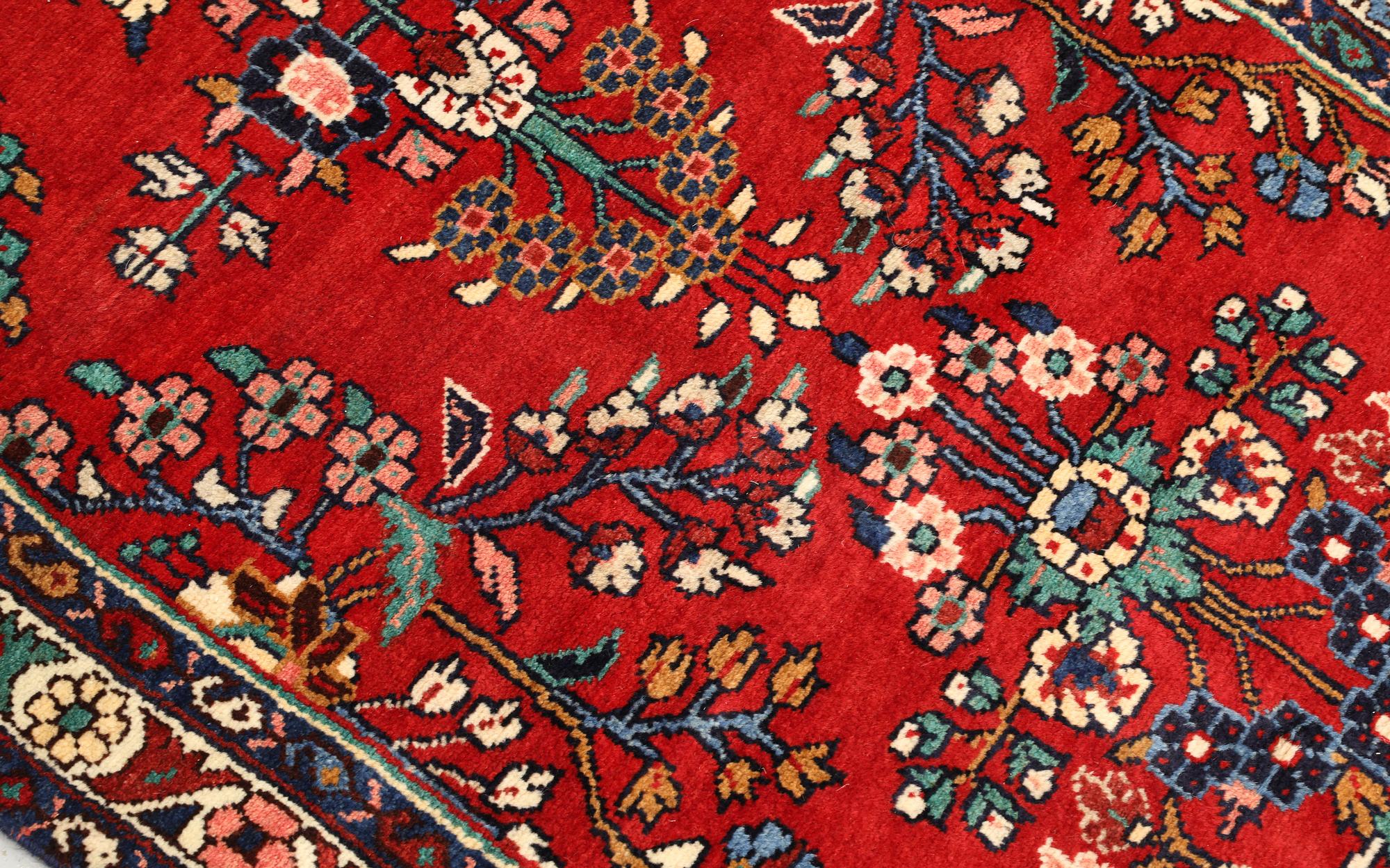 A Hamadan runner, approx. 598 x 95 cm.