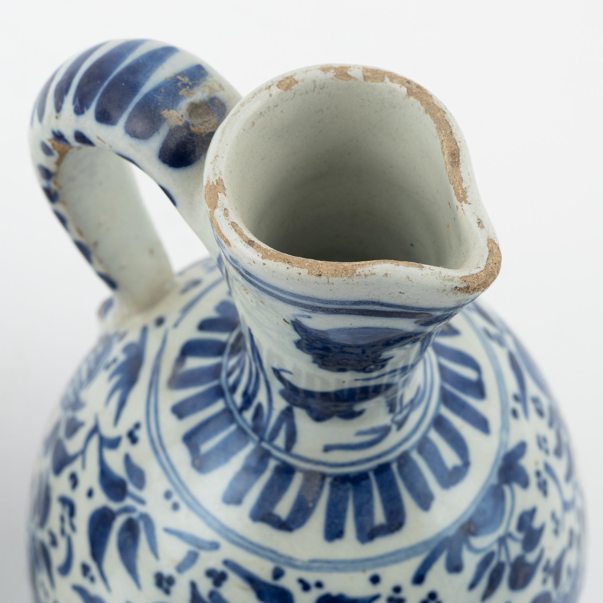 Bottle and jug, fajance, Holland/Germany, 1700's.