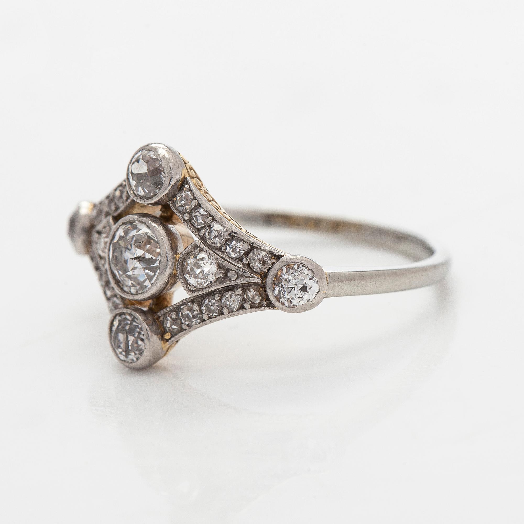 Ring, art deco, guld och gammalslipade diamanter.