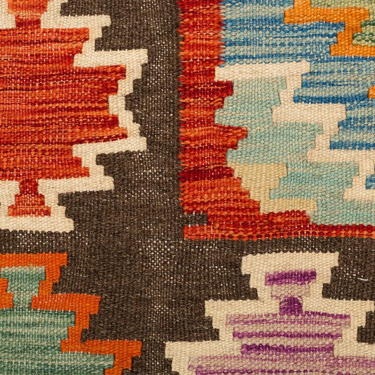 A CARPET, Kilim ca 302 x 198 cm.