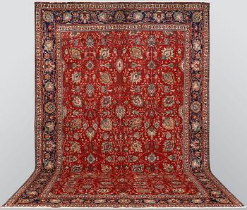 A carpet, Tabriz, ca 472 x 302 cm.