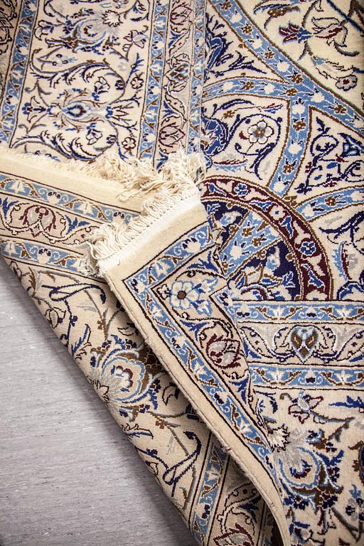 Matta, Nain, 9 LAA, ca 404 x 293 cm.