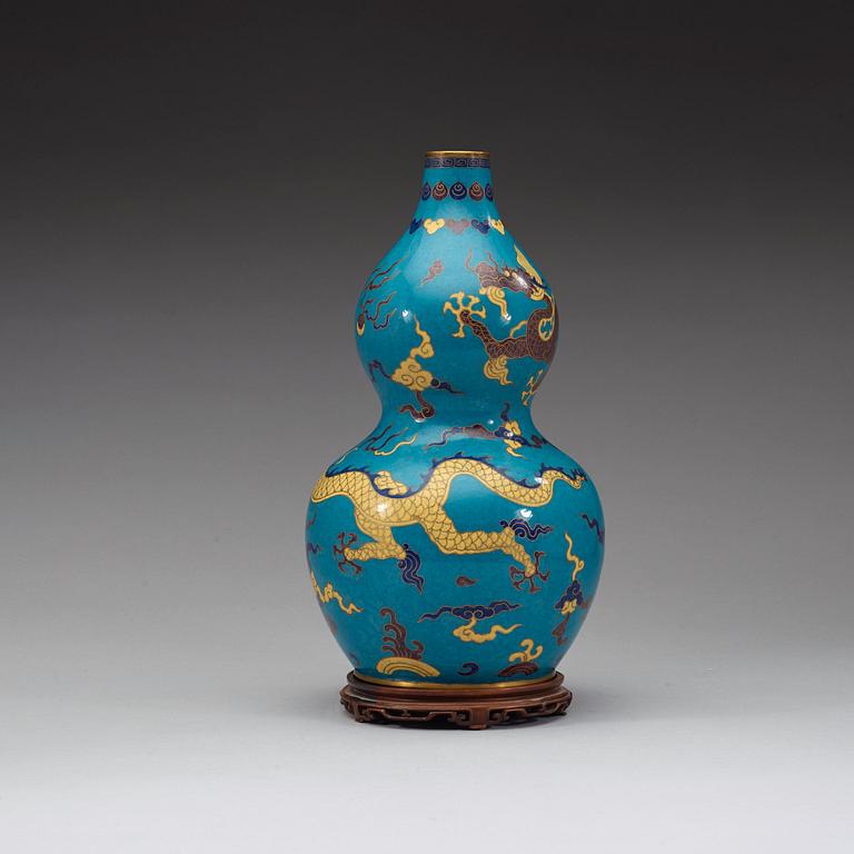 A gourd shaped cloisonné vase, Republic (1912-49).