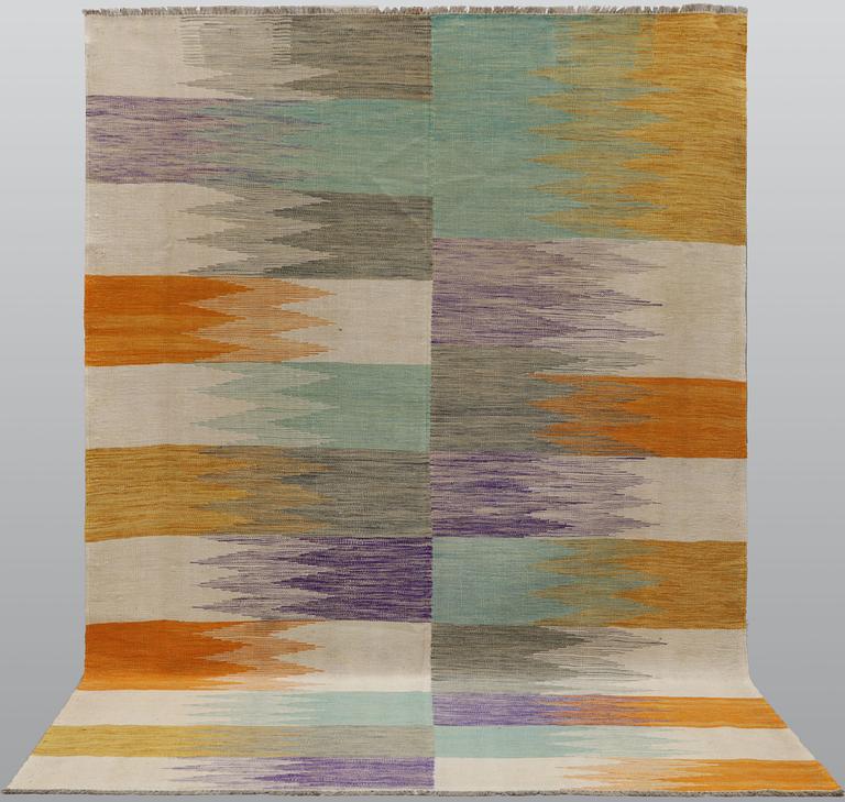 A Kilim carpet, modern design, approx. 300 x 194 cm.