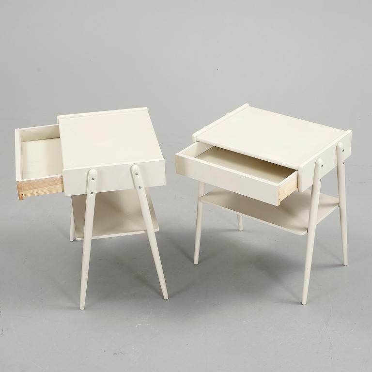 SÄNGBORD, grålackerade, 1950-tal.