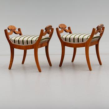 TABURETTER, 1 par, Karl Johan, 1800-talets mitt.