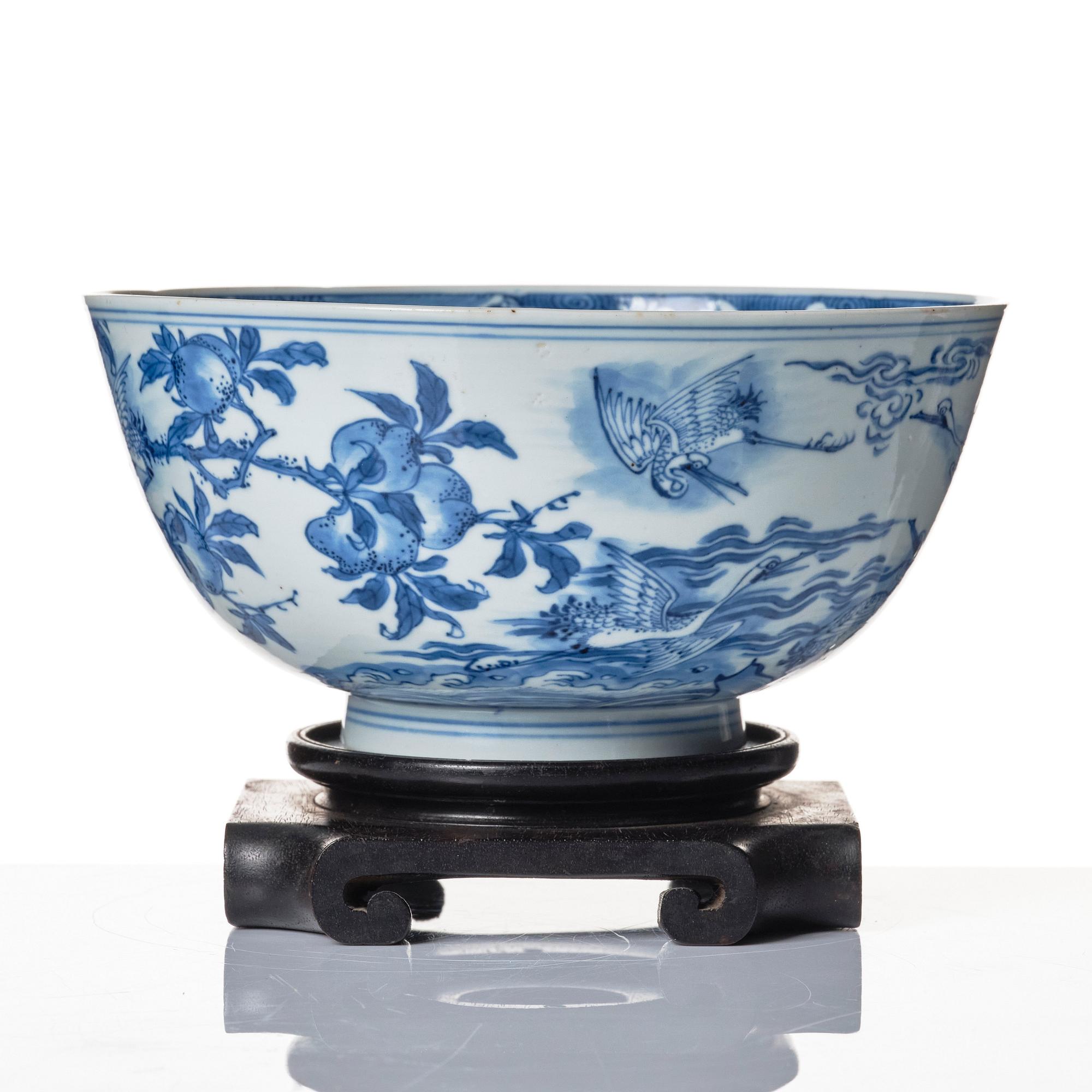 A blue and white bowl, Qing dynasty, Kangxi (1662-1722).