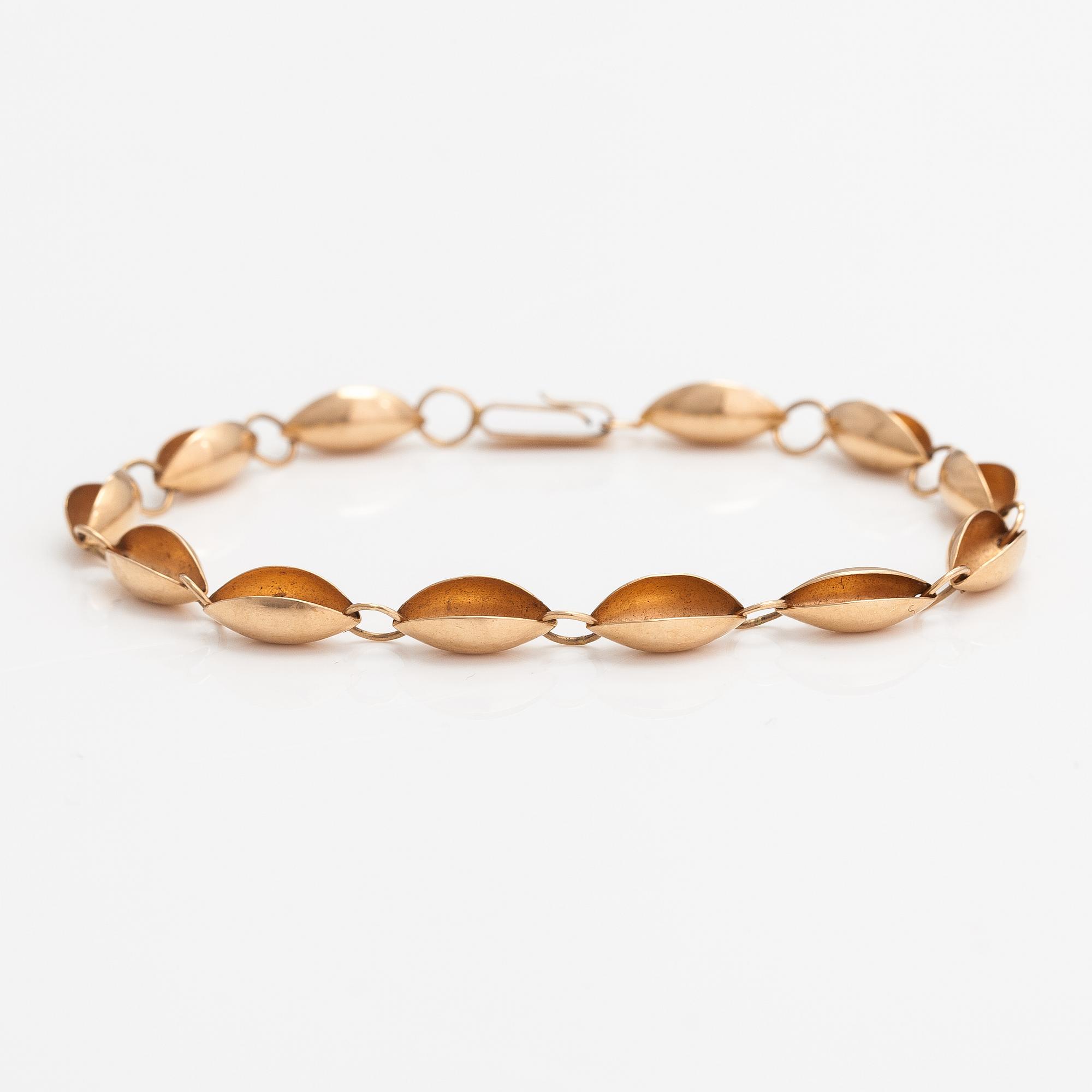Matti Hyvärinen, A 14K gold bracelet. SiroKoru, Turku.