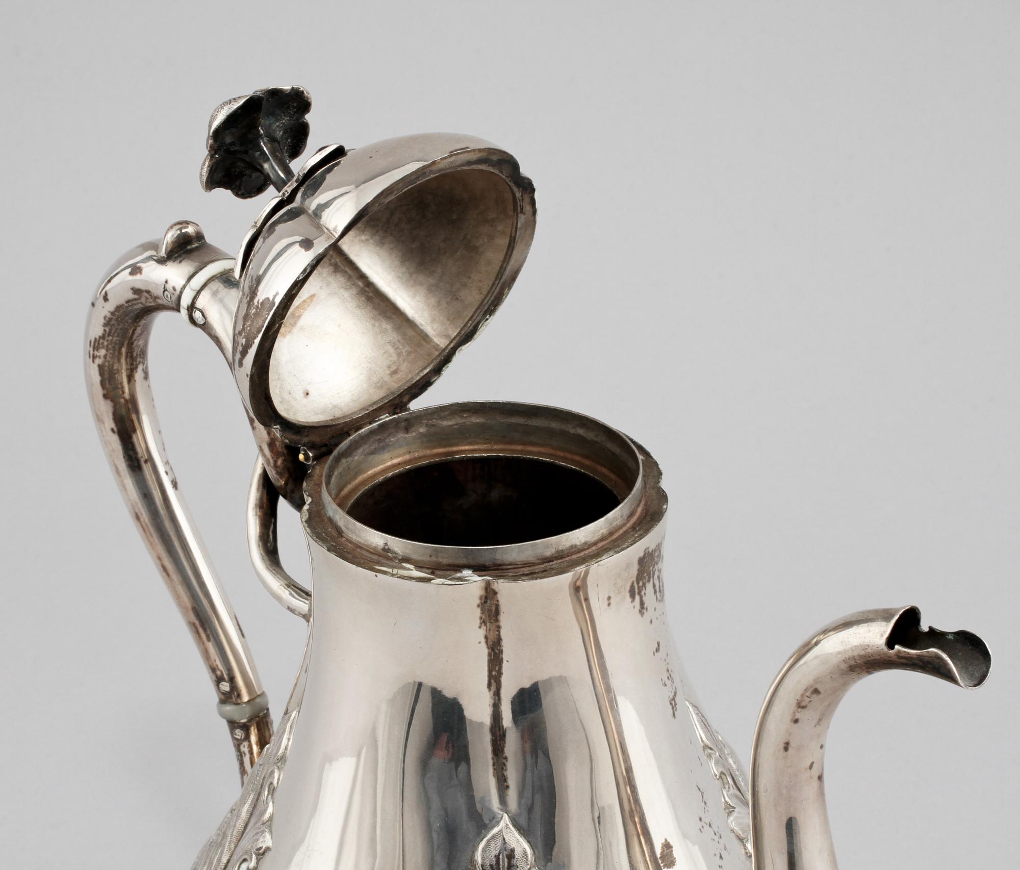 KAFFEKANNA, silver, Gustaf Dahlgren, Malmö, 1860. Vikt 645 g.