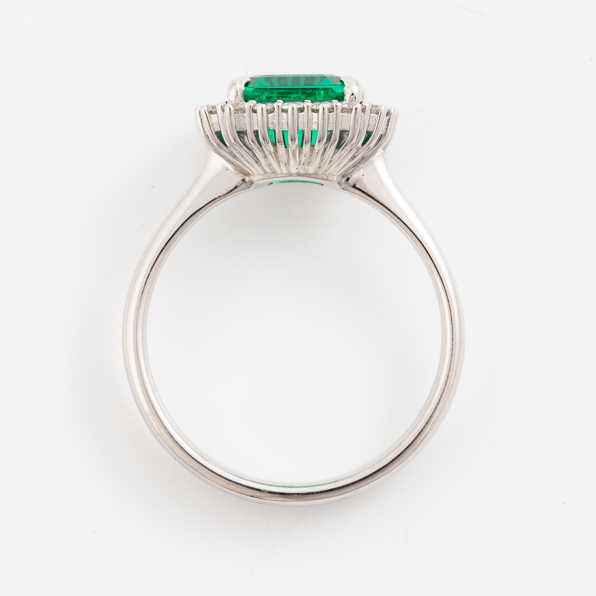 Ring 18K white gold with synthetic emerald and brilliant-cut diamonds.