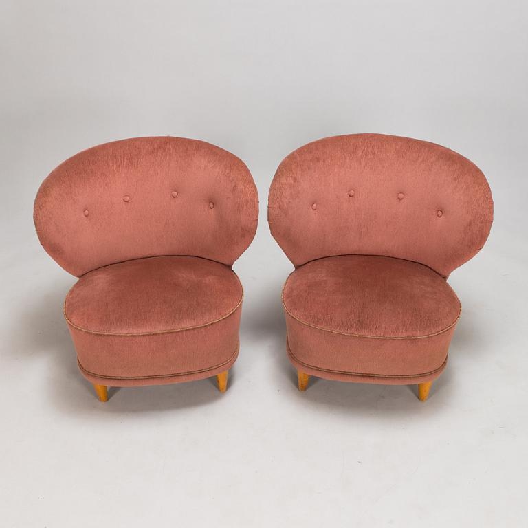 A pair of 1950s armchairs.