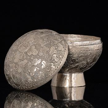 Ask med lock, silver. Tangdynastin (618-907).