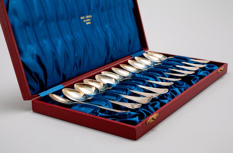 A silver set of table ware, 27 pcs, 19th and 20th century.