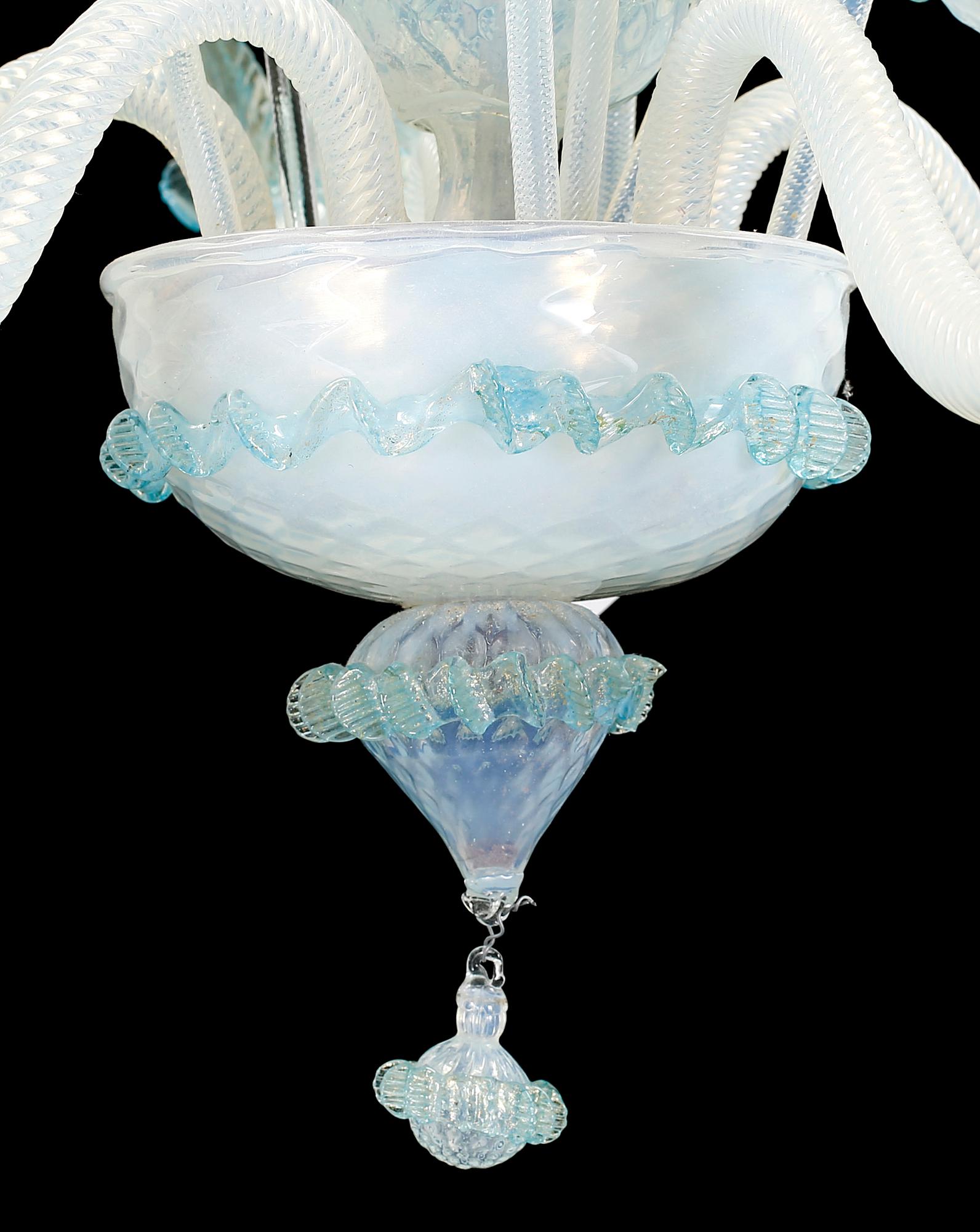 LJUSKRONA, glas, venetiansk stil, 1900-talets mitt. Höjd 62 cm.
