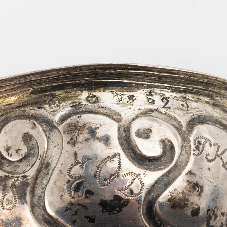 Fat, ett par, supkopp, samt två dosor, silver, 1700-1800-tal.