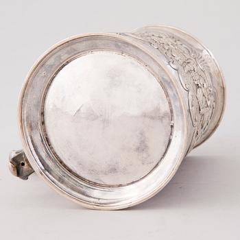 A ENGLISH TANKARD, silver, London 1772.