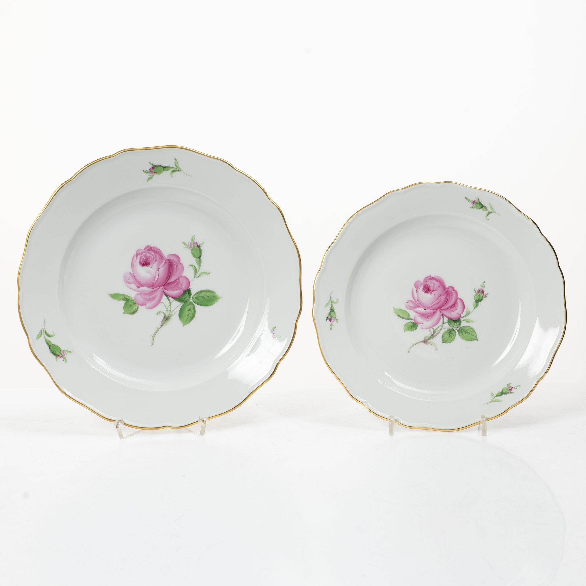 Meissen, A 55 piece "Meissen Rose" (Rote rose/Meissener rose) porcelain dinner service, 20th century.