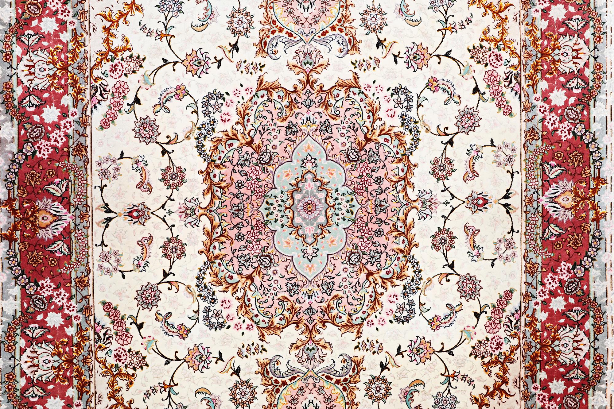 A carpet, Tabriz par silk, 60 Raj, ca 294 x 197 cm.