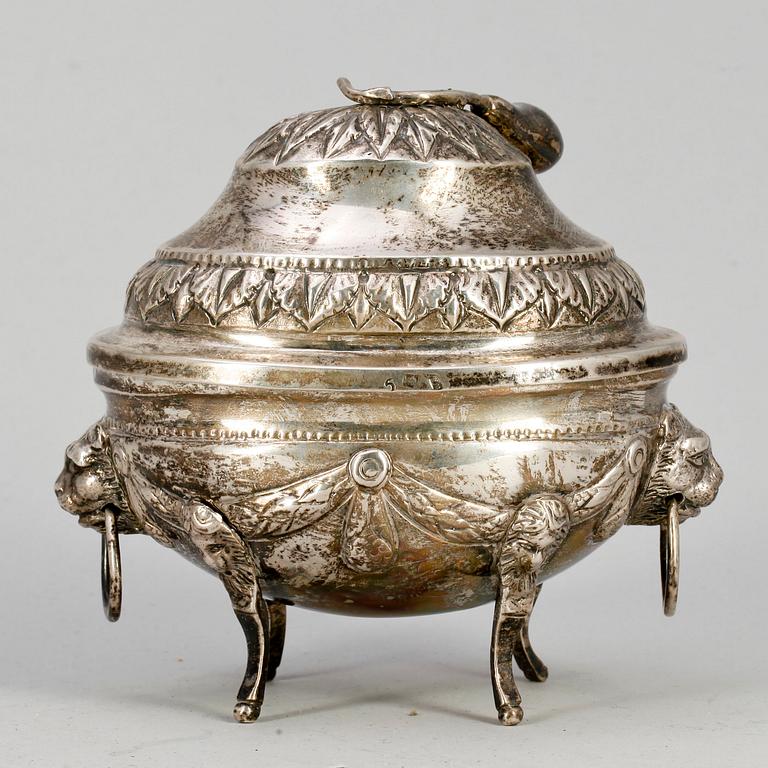 SOCKERSKÅL, silver, cirka 213 g, otydliga stämplar, troligen Centraleuropa, 1800-tal.