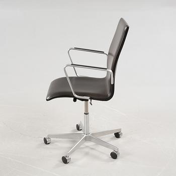 A desk chair, model Oxford, designed by Arne Jacobsen for Fritz Hansen, 2005.