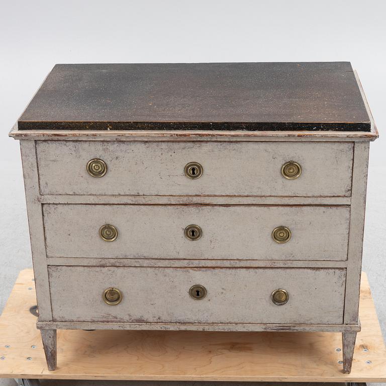 A Gustavian chest of drawers, circa 1800.
