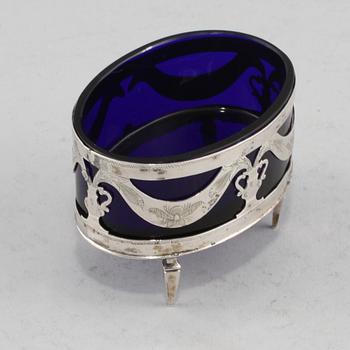 SALTKAR, silver och glas, ostämplad, tidigt 1800-tal. Silvervikt 32 g.