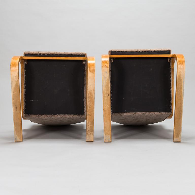 Alvar Aalto, a pair of mid-20th-century '35' armchairs for O.Y. Huonekalu- ja Rakennustyötehdas A.B.
