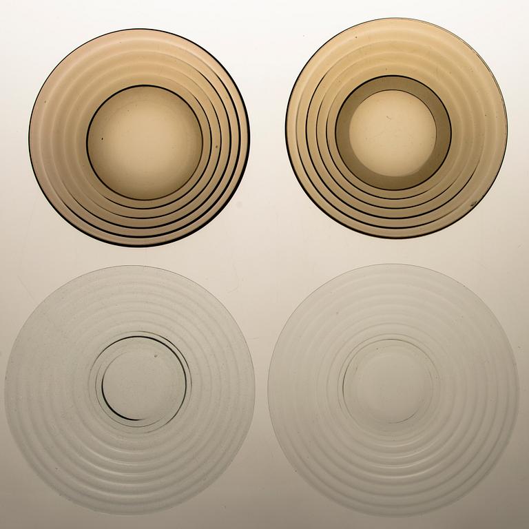 AINO AALTO, VAS och TALLRIKAR, 4 st, glas, Karhula 1930-tal.