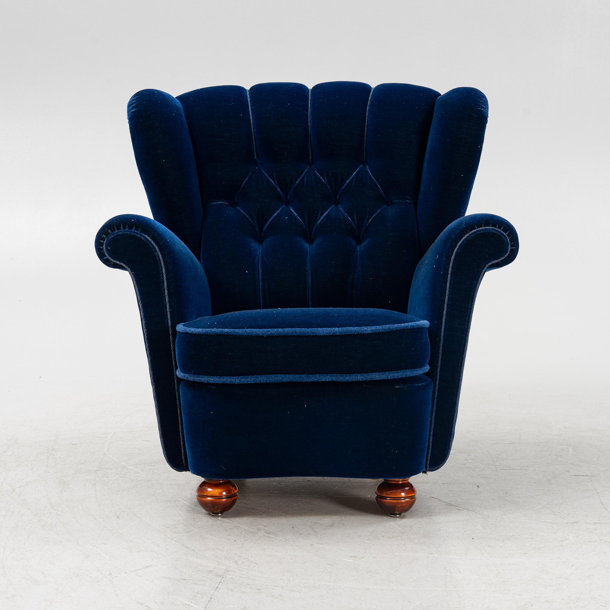 A 1940s lounge chair.