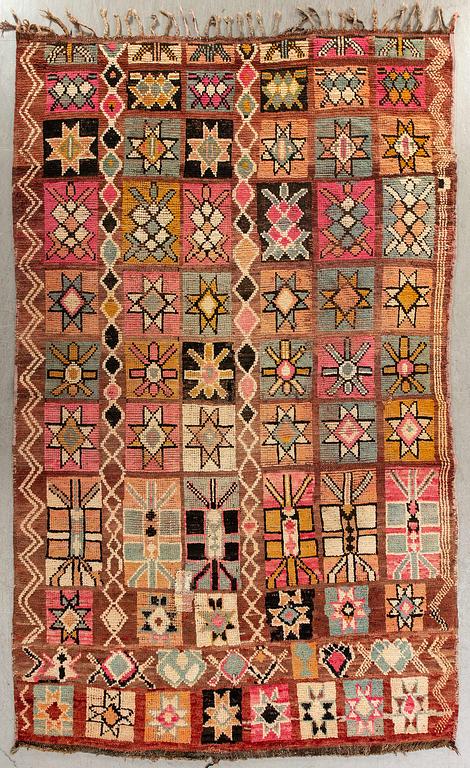 A rug semi-antique North africa, ca 275 x 185 cm.